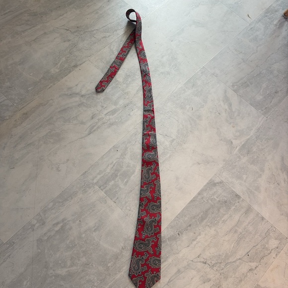 Christian Dior men’s tie  100% silk Paisley red/blue  fabric Italy made in USA - Picture 7 of 8